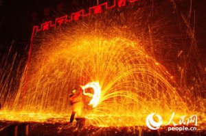 河北“省級非物質(zhì)文化遺產(chǎn)-打樹花”將在白天上演
